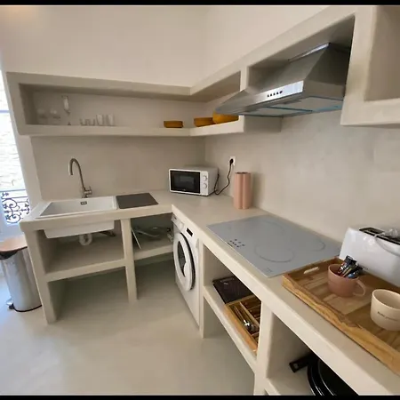 Paros Salon Et Appartamento Nîmes